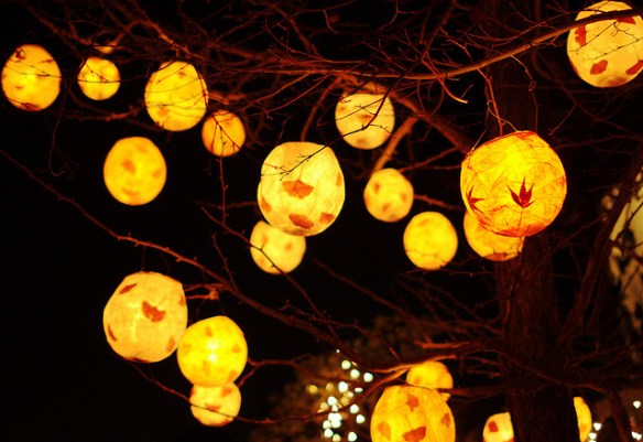 Winter-Solstice-Lantern-Festival-Photo-by-eych-you-bee-ee-ahr-tee-via-flickr.Vancouver 2012